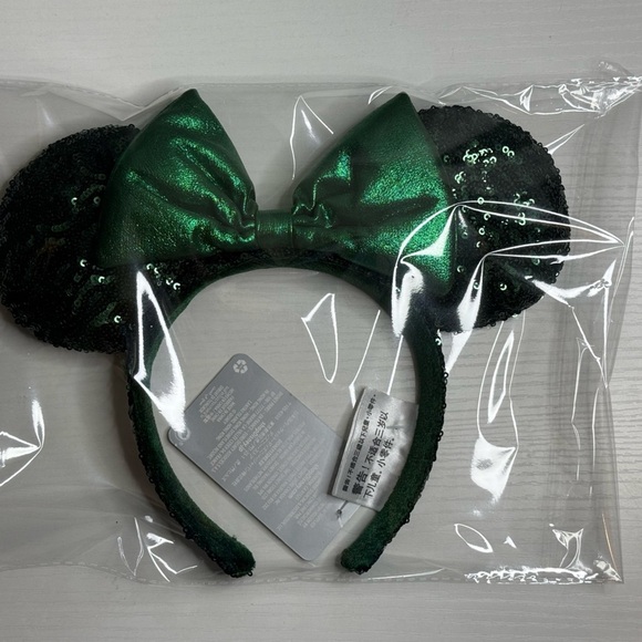 Sequined Emerald Green Minnie Mouse Ears - Picture 4 of 5